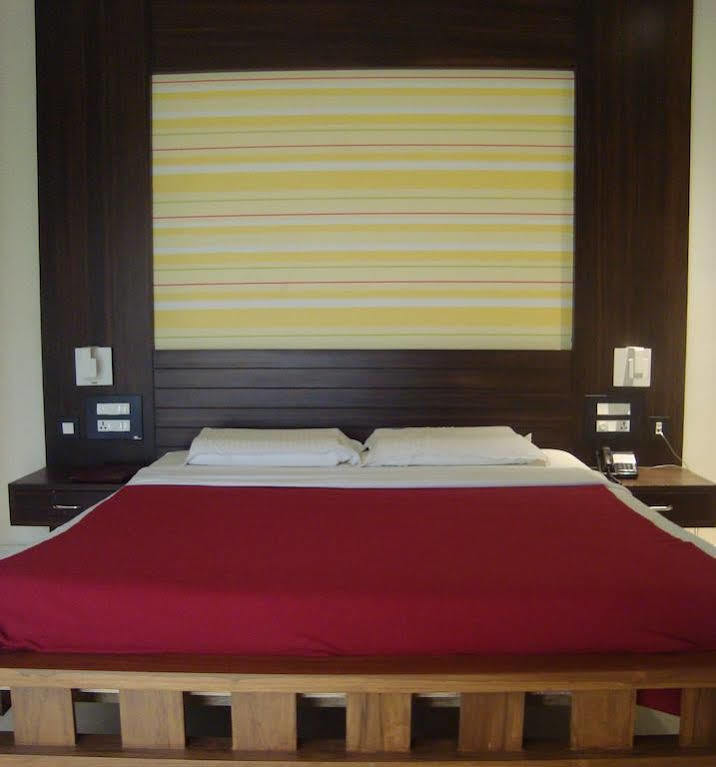 Hotel Madhuvan Serai Manipal Extérieur photo